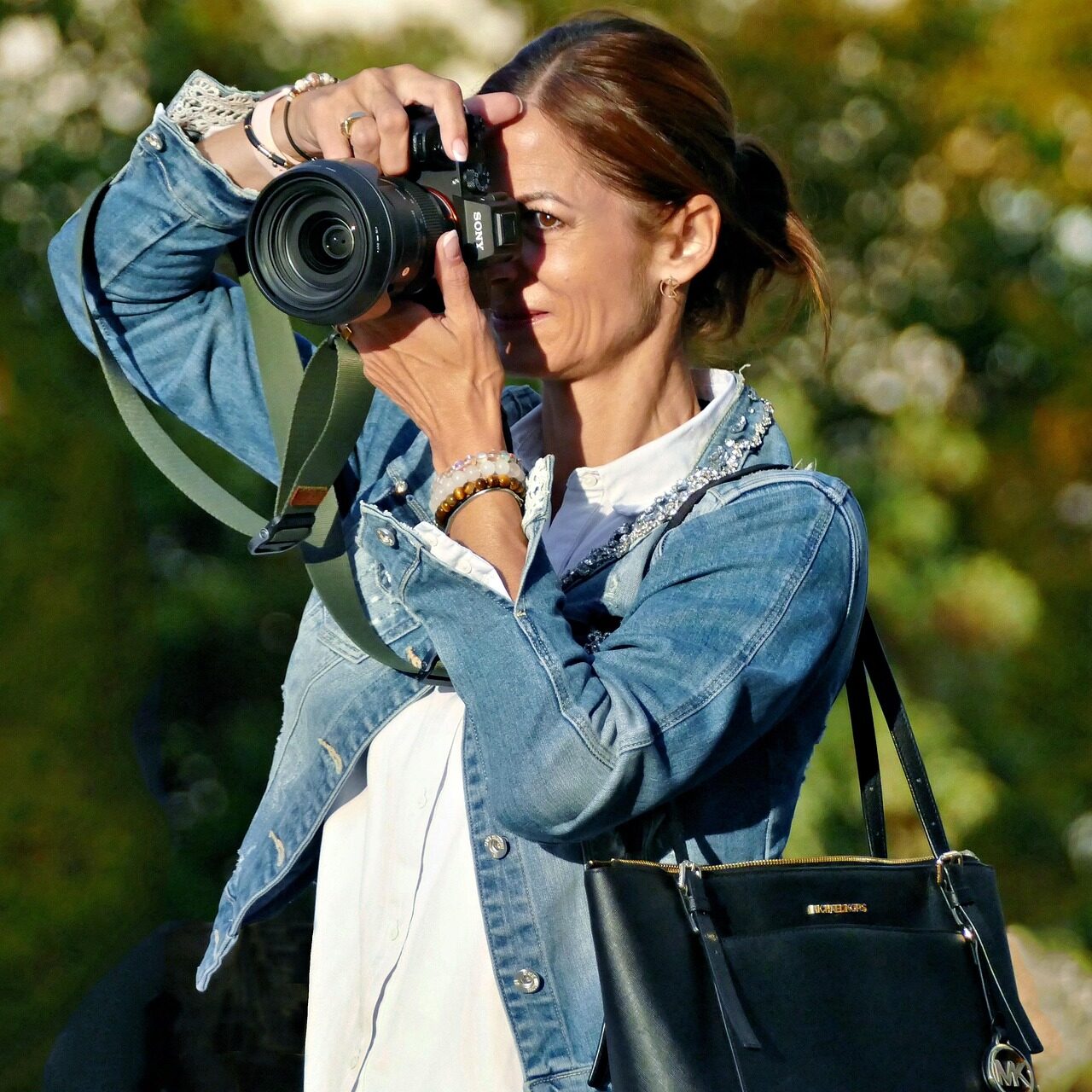 woman-8327052_1920